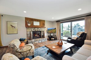 TV, peis, bordtennis og bøker