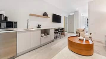 Deluxe Apartment, Balcony, City View | Living area