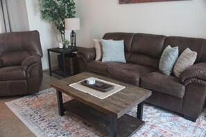 Smart TV, chimenea y impresora