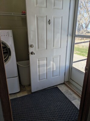 Interior - Family ready home in central Wyoming with all the amenities (Shoshoni)