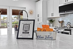Fridge, microwave, oven, stovetop - Jupiter Oasis • Heated Pool + Putting Green (Jupiter)