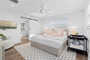3 bedrooms, desk, iron/ironing board, travel crib