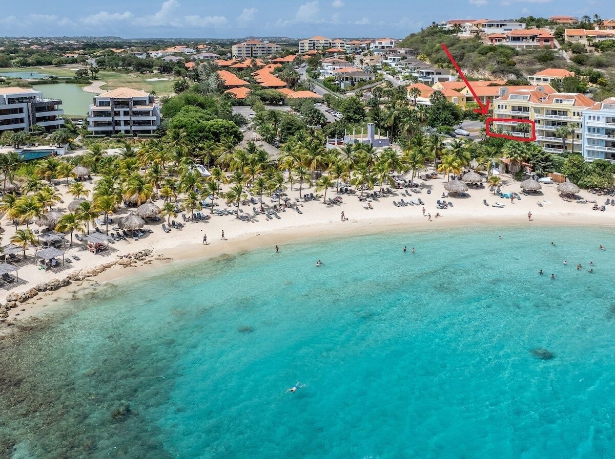 Plage, chaises longues, serviettes de plage