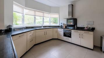 MikrovÄgsugn, ugn, spishÀll och diskmaskin