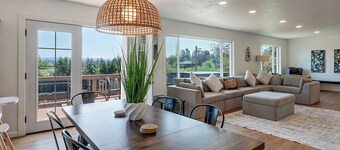 Family Estate w/ Views | Hot Tub + Guesthouse