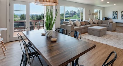 Family Estate w/ Views | Hot Tub + Guesthouse