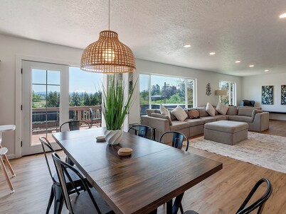 Family Estate w/ Views | Hot Tub + Guesthouse