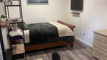 1 bedroom, iron/ironing board, WiFi, bed sheets