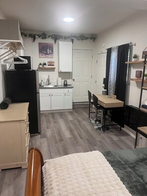 1 chambre, fer et planche à repasser, Wi-Fi, draps fournis