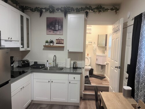 The Wine Barrel Studio -Charming studio in adorable Rohnert Park with WiFi