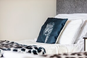 4 quartos, ferros/tábuas de passar roupa, Wi-Fi, roupa de cama