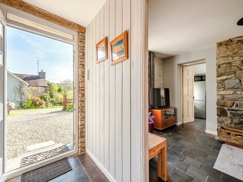 West Llwyn - UK41757