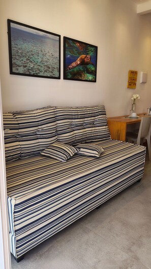 Appartement Supérieur, 1 chambre, patio, vue mer | Coin séjour