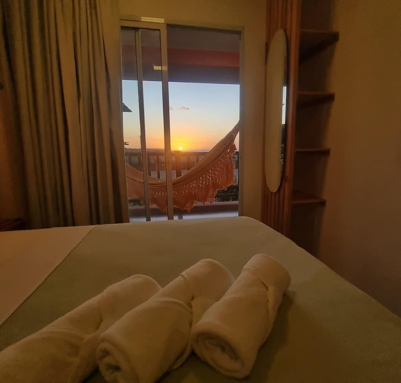 Apartamento superior, 1 quarto, varanda coberta, vista para o mar | Wi-Fi de cortesia, roupa de cama