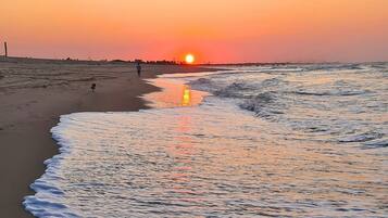 บนชายหาด