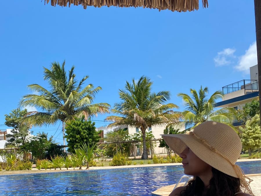 Kolam renang outdoor, dengan cabana gratis