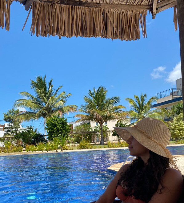 Utomhuspool och gratis cabanor