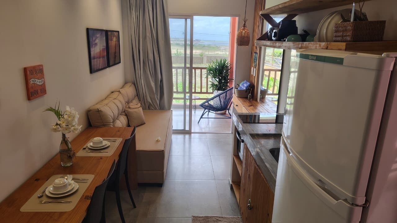 Apartamento superior, 1 quarto, vista parcial para o mar | Cozinha privada | Geladeira grande, fogão, cooktop, torradeira