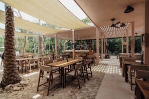 Outdoor dining - Designer 1 bedroom condo with Pool, Fitness, Parking, WiFi - AC in superb Tulum (Tulum)