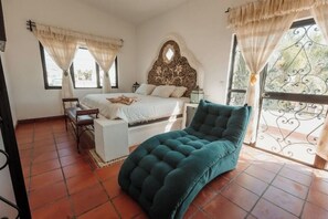 4 chambres, fer et planche à repasser, Wi-Fi, draps fournis