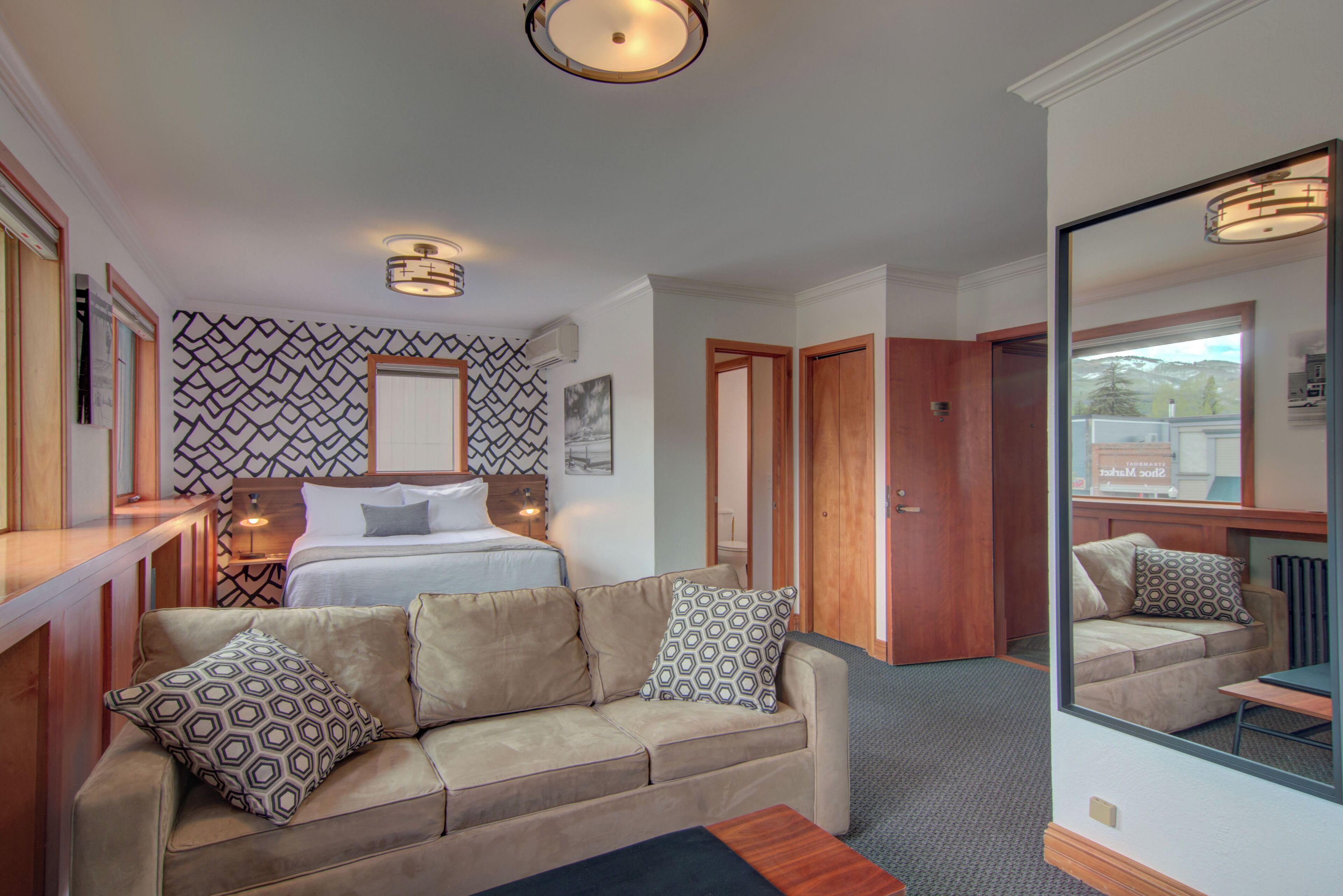 Superior Triple Room | Blackout drapes, iron/ironing board, bed sheets