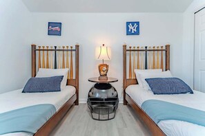 5 Schlafzimmer, Bügeleisen/Bügelbrett, kostenloses WLAN, Bettwäsche