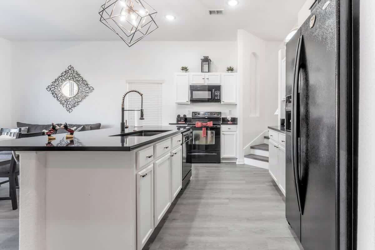 Refrigerador, microondas, horno, placa de cocina
