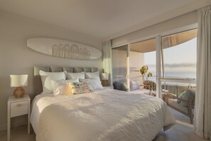 2 bedrooms, iron/ironing board, free WiFi, bed sheets - 2 Brm Beachfront Retreat ~ Azure Beachfront Bliss (Palm Beach)
