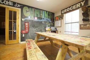 Dining - Cozy 2-bedroom cabin in charming Liberty MS with Starlink WIFI (Liberty)