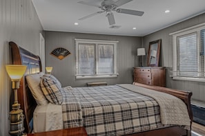 4 bedrooms, free WiFi, bed sheets - The Mountaintop Treehouse | Wifi | Game room | Fire Ring | BBQ Grill | Deck View (Berkeley Springs)