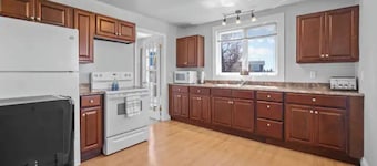 4 Bedroom House near Whale Watching and Mistaken Point Ecological Reserve.