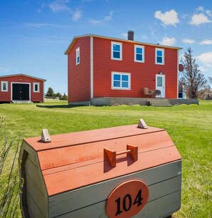 Exterior - 4 Bedroom House near Whale Watching and Mistaken Point Ecological Reserve. (Trepassey)