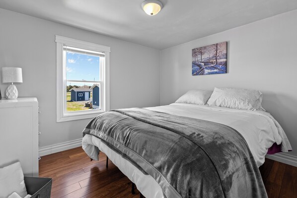 4 bedrooms, WiFi, bed sheets