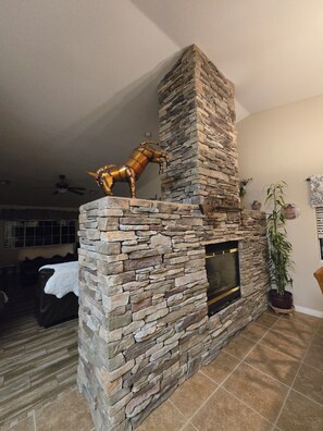 Interior - Spacious 3 Bd / 2 Bath Western Ranch Retreat Minutes from Joshua Tree Nat'l Park (Yucca Valley)