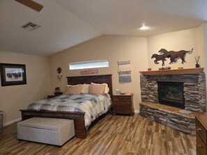 3 bedrooms, desk, iron/ironing board, travel cot