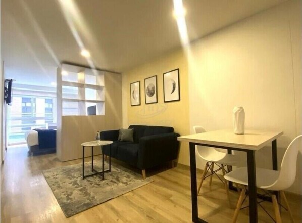 Apartament Deluxe, vistes a la ciutat | Menjador