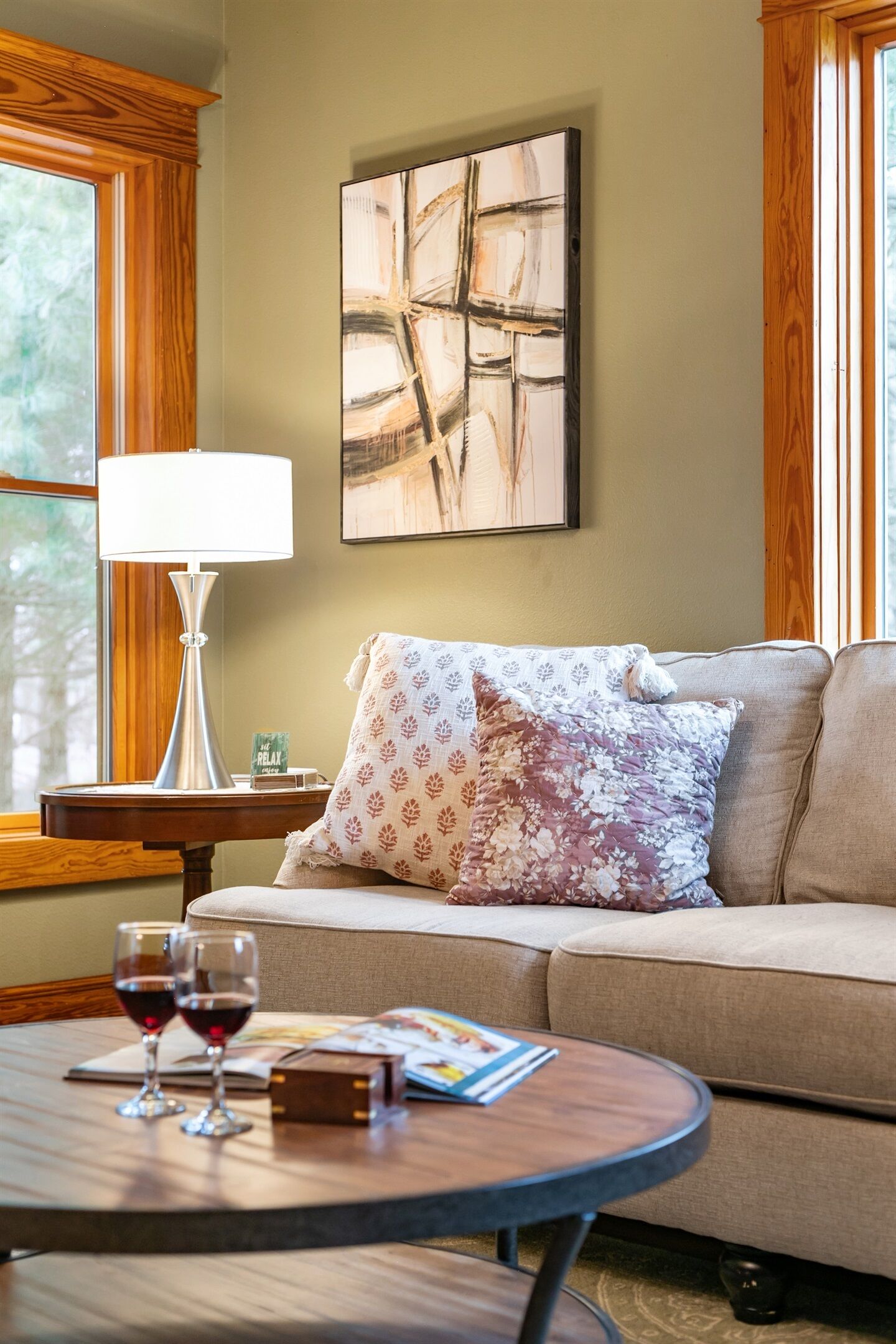 Smart-TV, Kamin, Tischfußball, Arbeitsbereiche