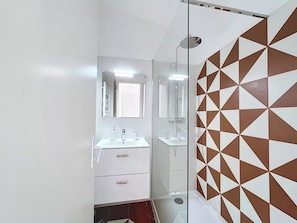 Shower, hair dryer, towels - Breathtaking sea view: 3-room mini-villa in Porticcio with swimming pools (Grosseto-Prugna)