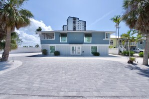 Nhà, nhiều giường (Bayview Beach House) | Ngoại thất