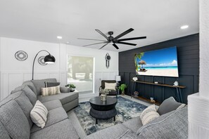 Living area - Bayview Beach House (Fort Myers Beach)