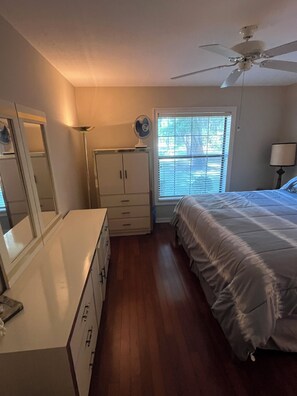 2 bedrooms, iron/ironing board, WiFi, bed sheets - Spacious lake view home near Historic Downtown Mount Dora! (Eustis)
