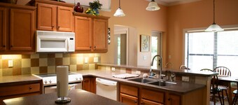 Spacious lake view home near Historic Downtown Mount Dora!