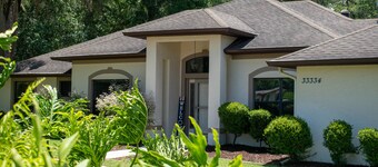 Spacious lake view home near Historic Downtown Mount Dora!