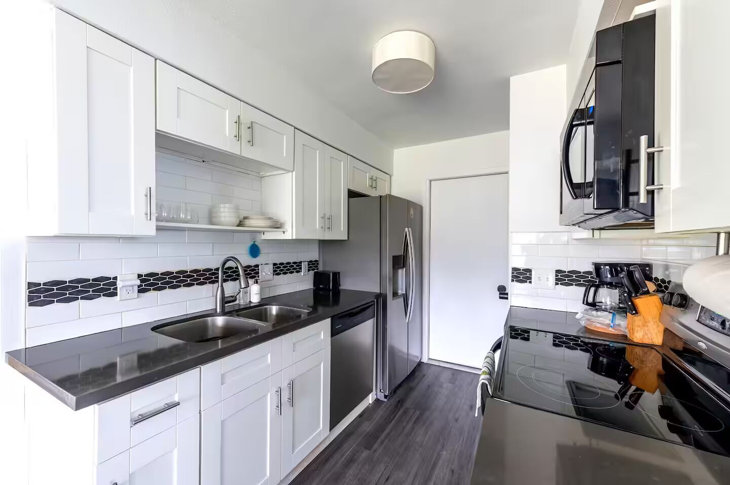 雪櫃、微波爐、焗爐、爐具