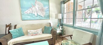 Coastal Cottage 233 - Walk to Beach, King Bed