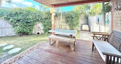 Coastal Cottage 233 - Walk to Beach, King Bed