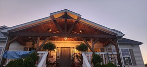 Exterior - Welcoming 3-bedroom house in Vanderbilt with an amazing view! (Vanderbilt)