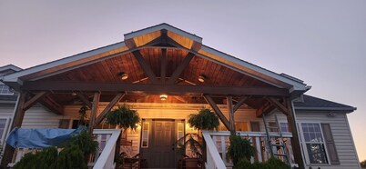 Welcoming 3-bedroom house in Vanderbilt with an amazing view!