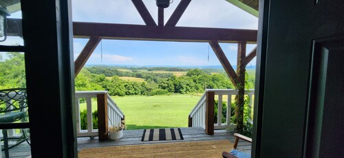 Welcoming 3-bedroom house in Vanderbilt with an amazing view!