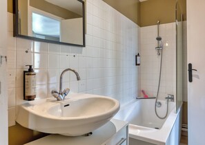 Hair dryer, towels - Le chant de Daoud, maison de ville avec jardin et place stationnement (Rouen)